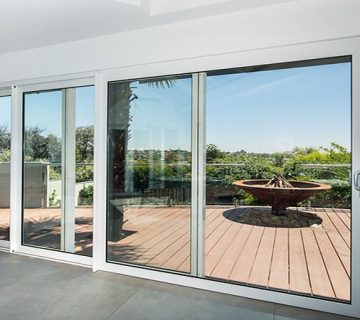 مقایسه پنجره دوجداره کشویی و لولایی